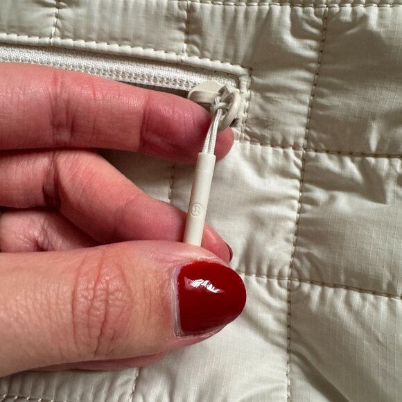 Lululemon Quilted Grid Tote Bag - Picture 13 of 13